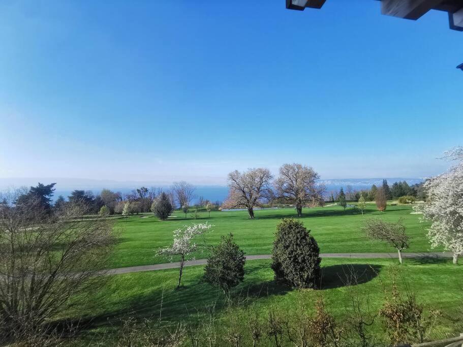 Appartement Vue Sur Le Golf Et Le Lac Leman Publier Exterior photo